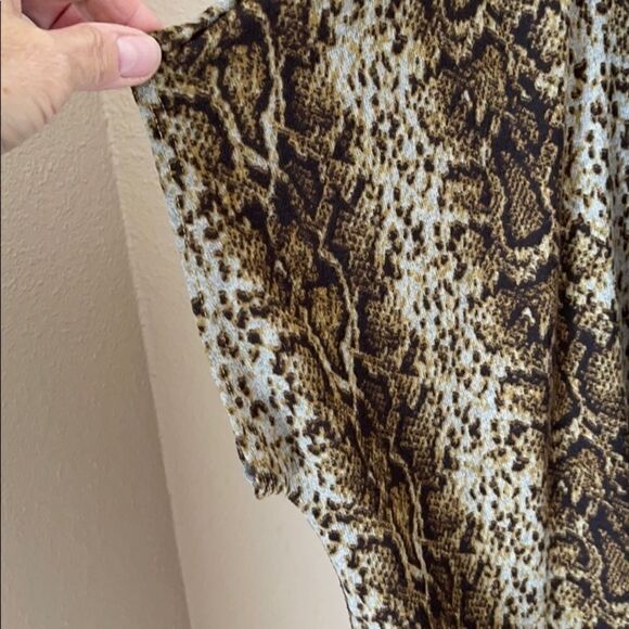 ❤️Hummingbird Snake Print Oversized Blouse - Picture 4 of 4